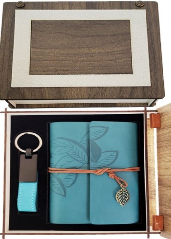 Özel Ahşap Kutulu Mavi Deri Defter ve Anahtarlık Set