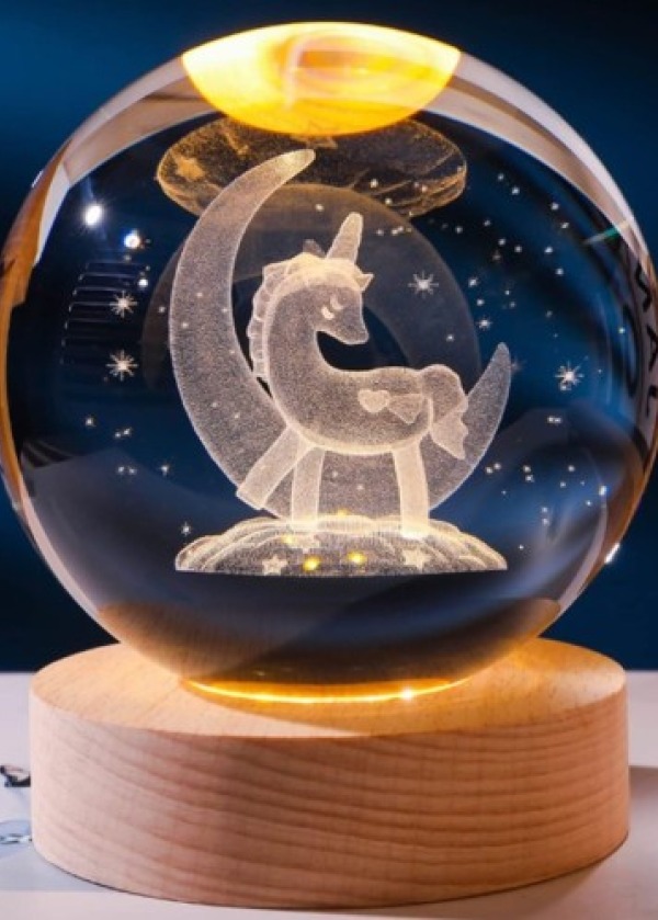 Dekoratif Ay içinde Unicorn Tasarımlı Ahşap Altlıklı Işıklı Cam Küre Cam:8cm Ahşap:2cm büyük boy