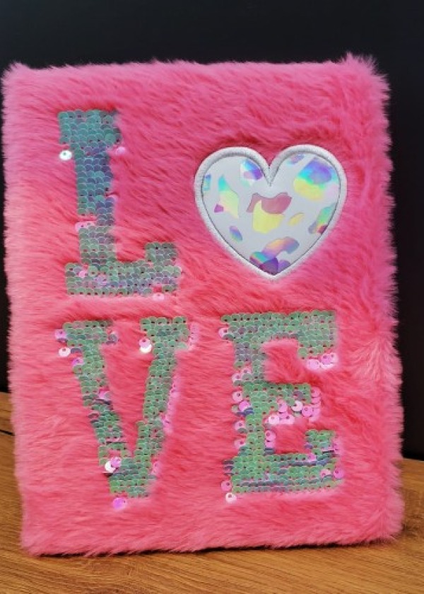 Love Tasarımlı Peluş Kapaklı Defter Hediyelik